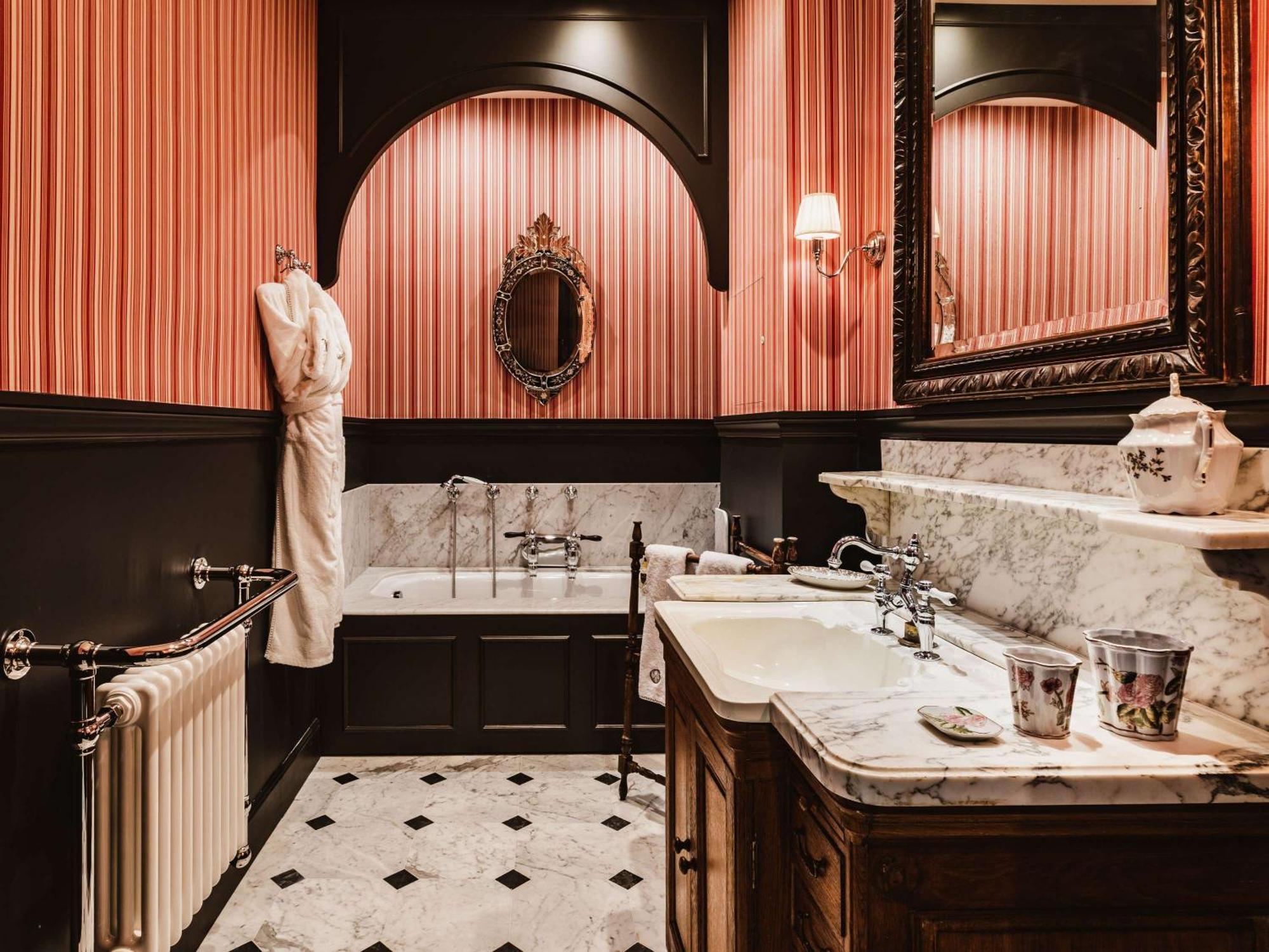 Abbaye Des Vaux De Hotel 3*